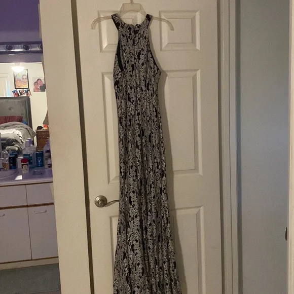 Formal Dress - Picture 2 of 5